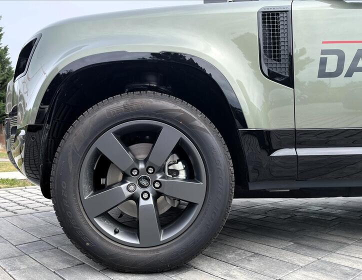Land Rover Defender 3