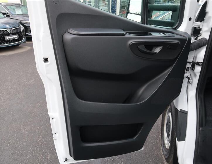 Mercedes-Benz Sprinter 16