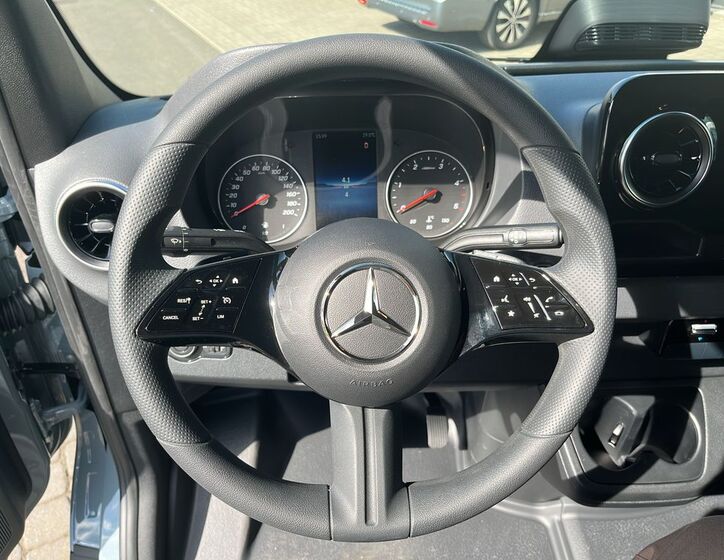 Mercedes-Benz Sprinter 10