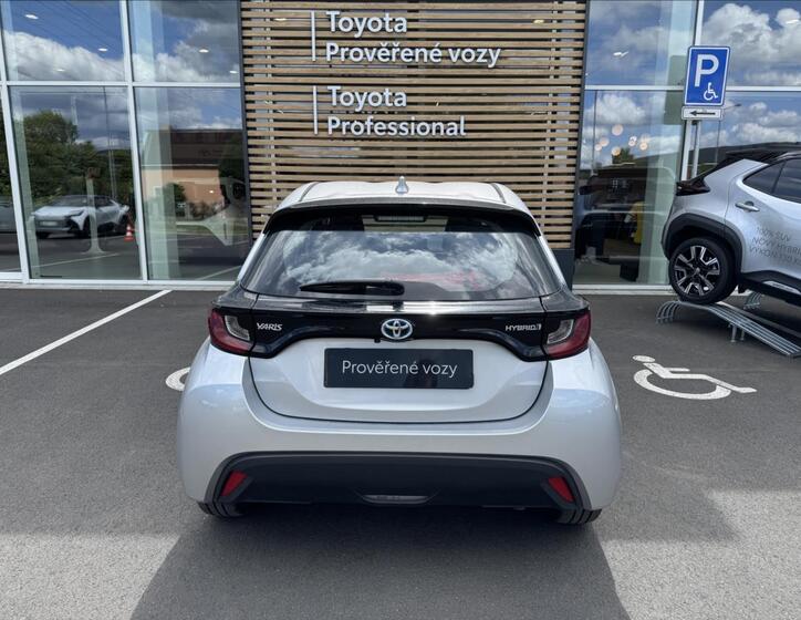 Toyota Yaris 16