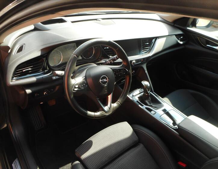 Opel Insignia 9