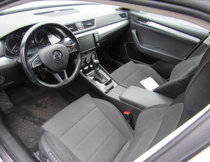 Škoda Superb 9