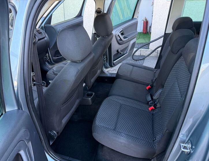 Škoda Roomster 12