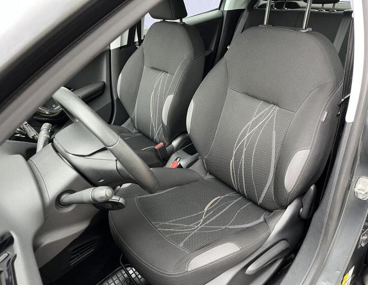 Peugeot 208 11