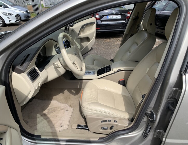 Volvo XC70 13