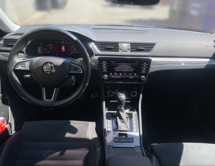 Škoda Superb 9