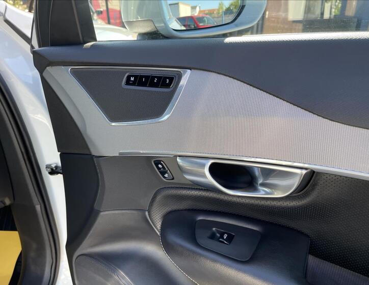 Volvo XC90 28