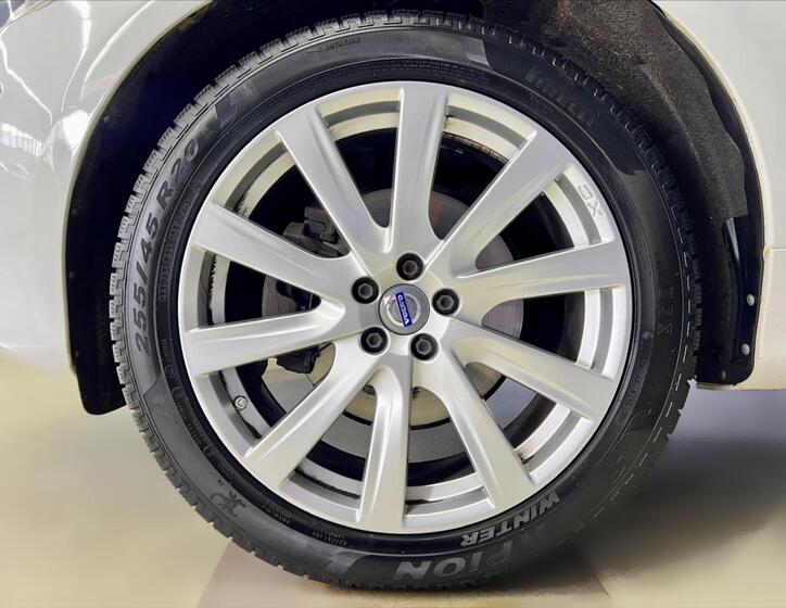 Volvo XC60 8