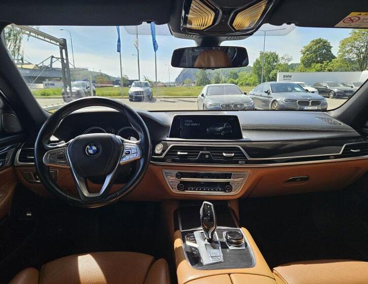 BMW Řada 7 14