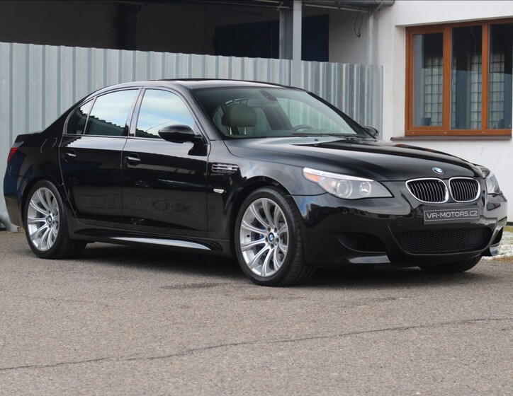 BMW M5 1