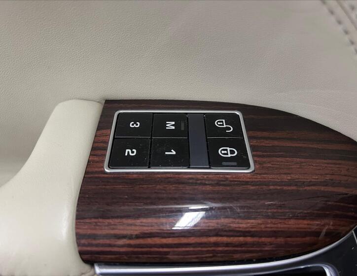 Land Rover Range Rover 25