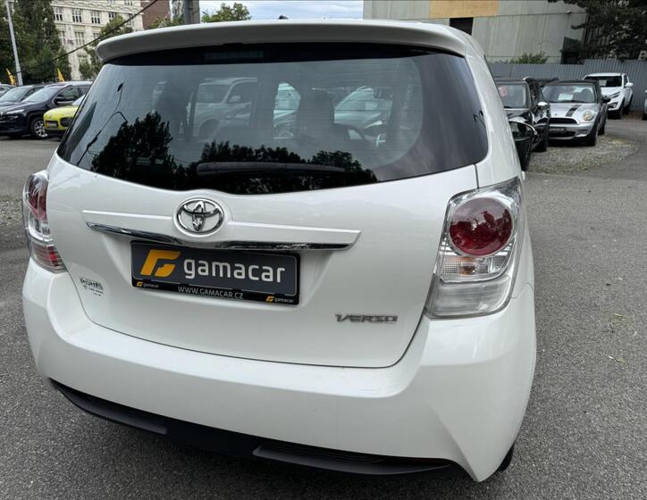 Toyota Verso 12