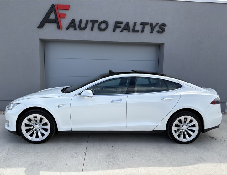 Tesla Model S 6