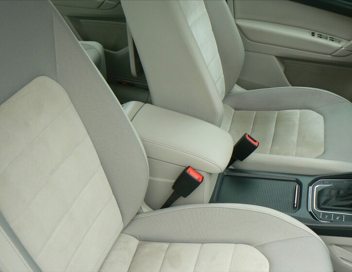 Volkswagen Golf Sportsvan 13