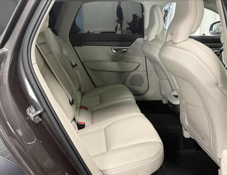 Volvo V90 12