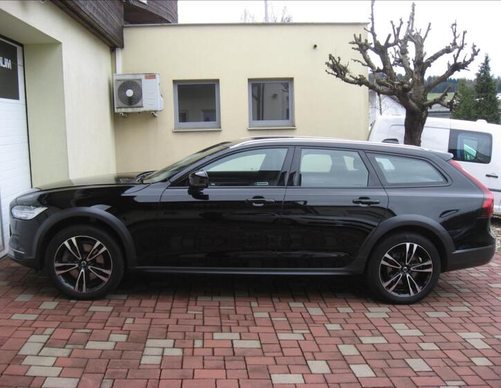 Volvo V90 11