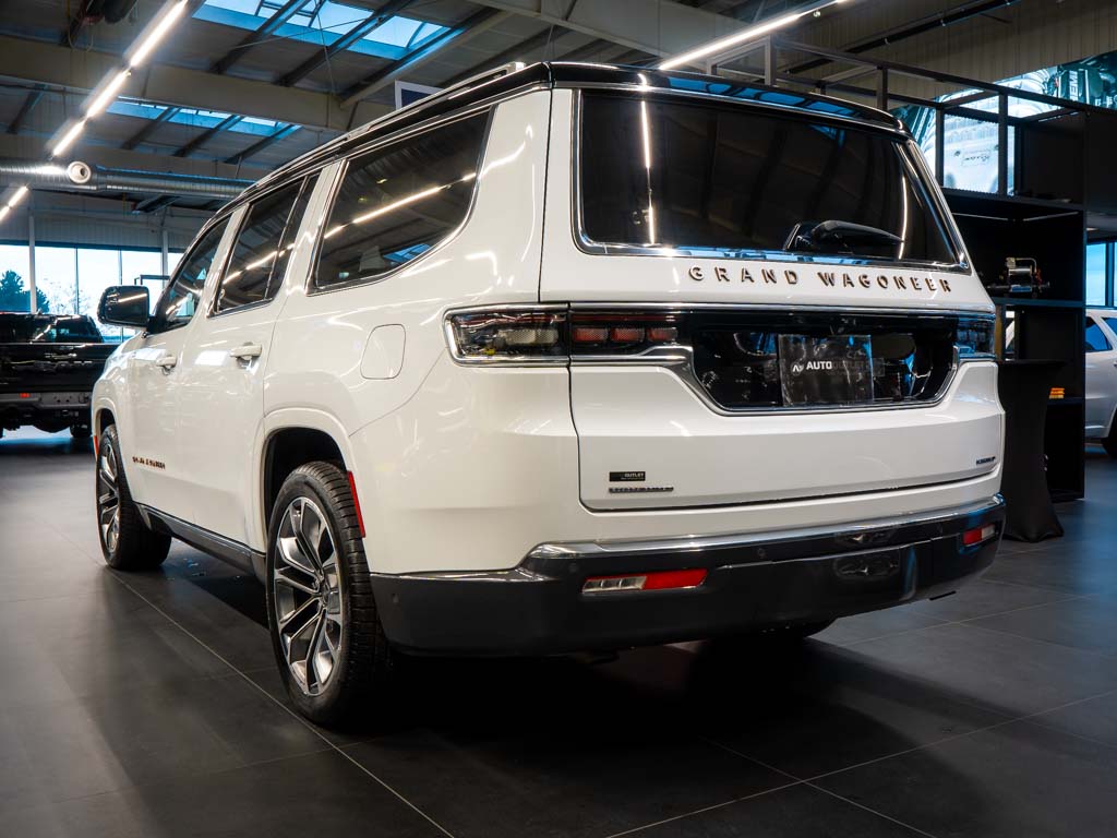 Jeep Grand Wagoneer
