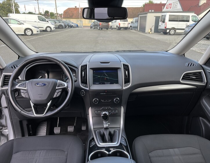 Ford Galaxy 19