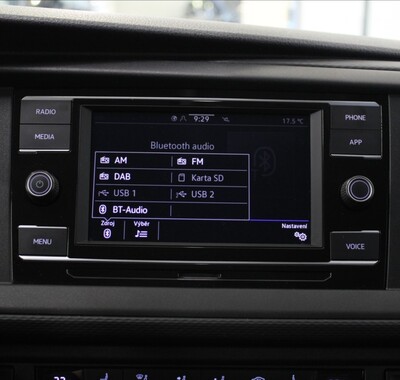 Volkswagen Caravelle 11