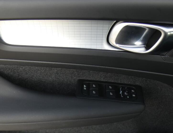 Volvo XC40 9