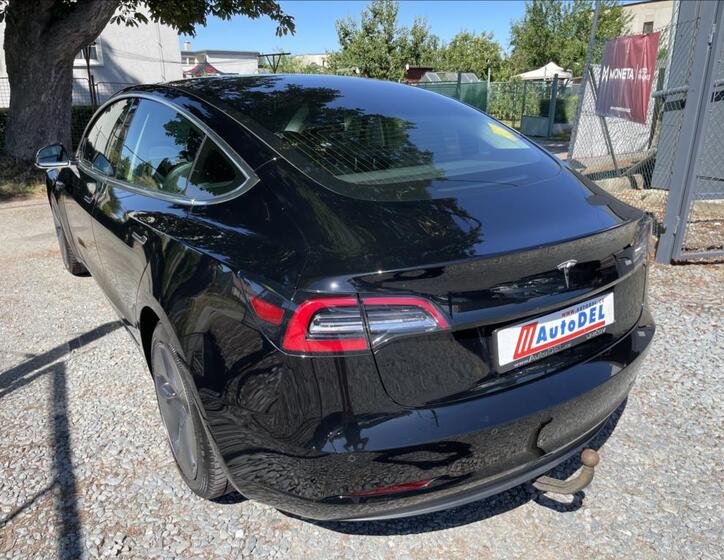 Tesla Model 3 4
