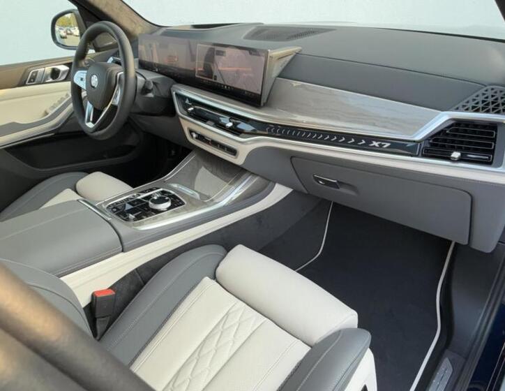 BMW X7 9