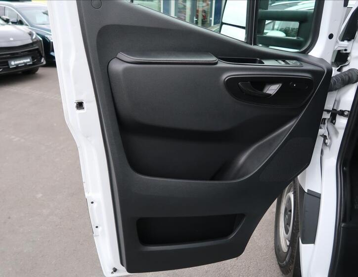 Mercedes-Benz Sprinter 17