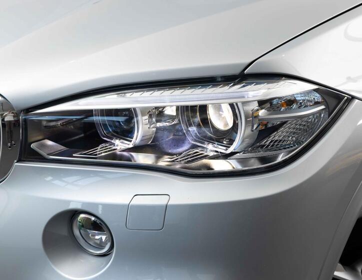 BMW X5 8