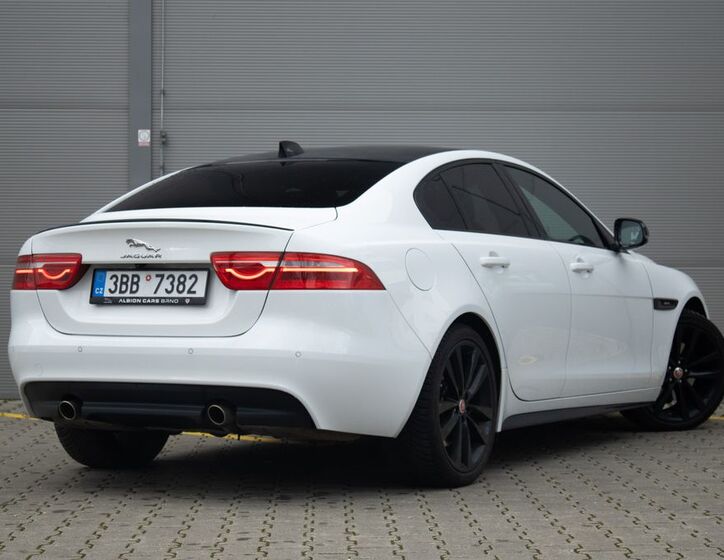 Jaguar XE 7