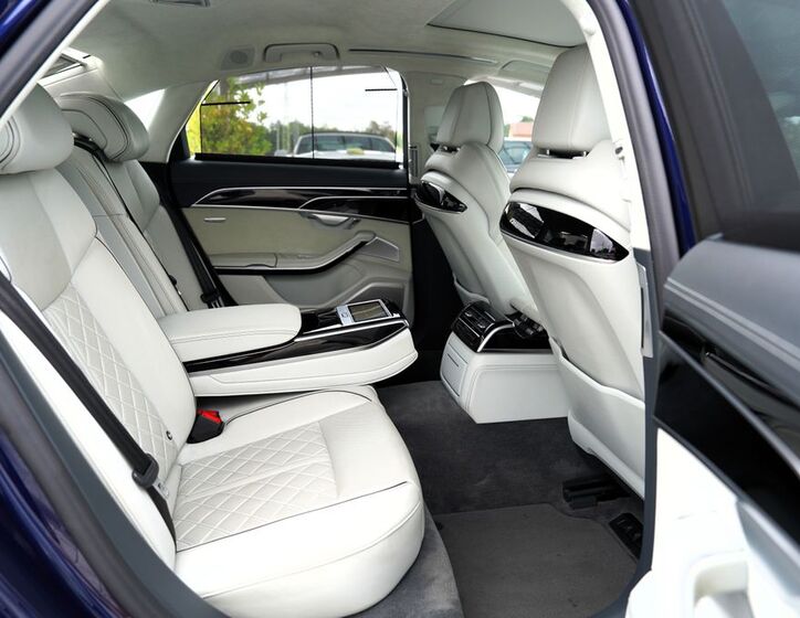 Audi A8 33