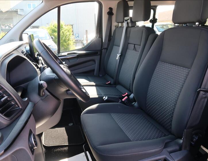 Ford Tourneo Custom 10