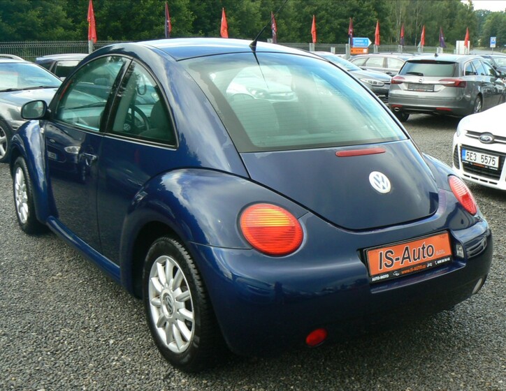 Volkswagen New Beetle 4