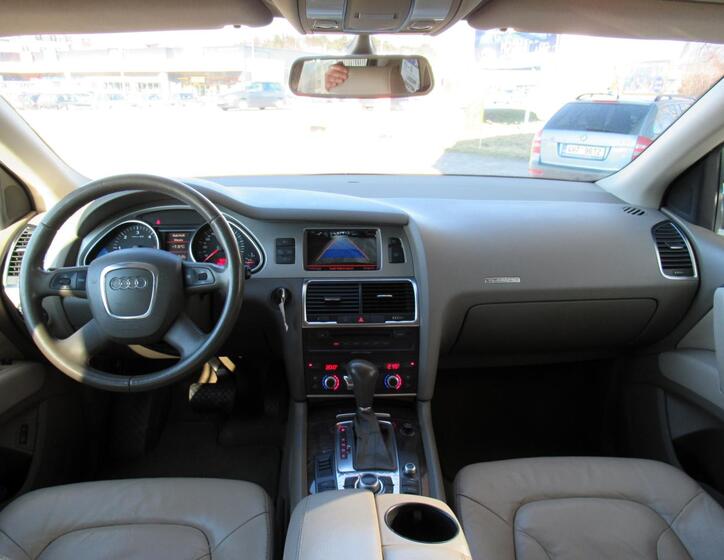 Audi Q7 9