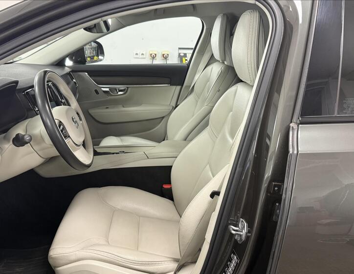 Volvo V90 9