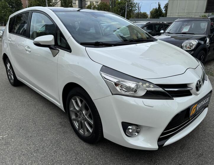 Toyota Verso 16