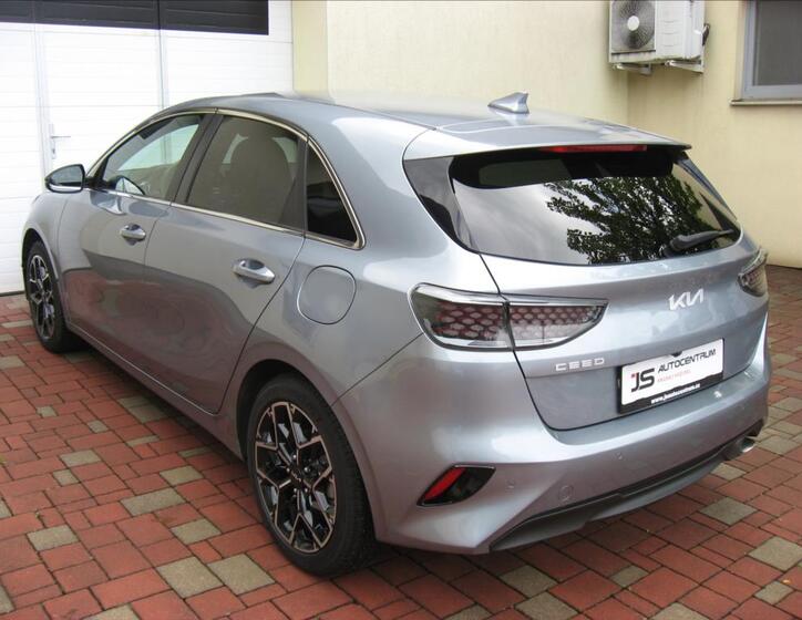 KIA Ceed 10