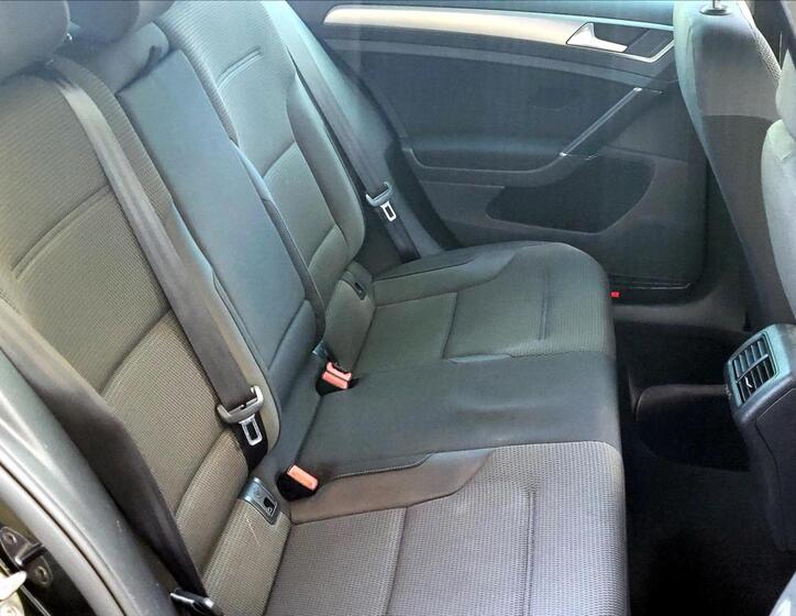 Volkswagen Golf 26