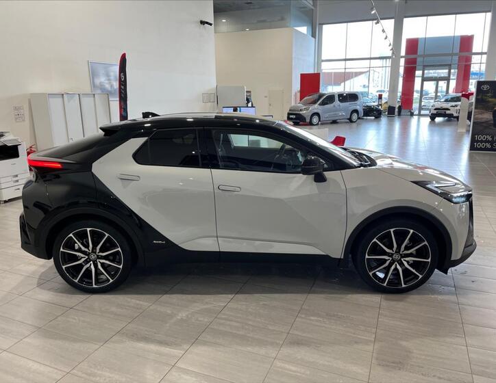 Toyota C-HR 4