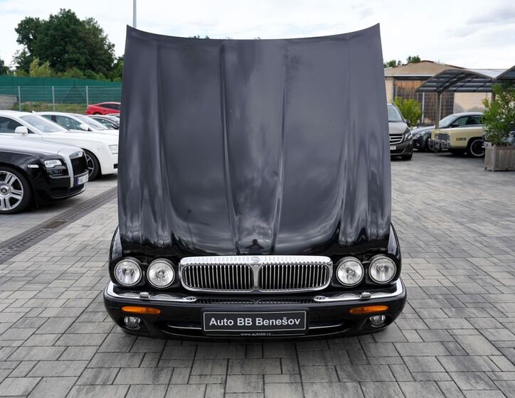Jaguar XJR 9