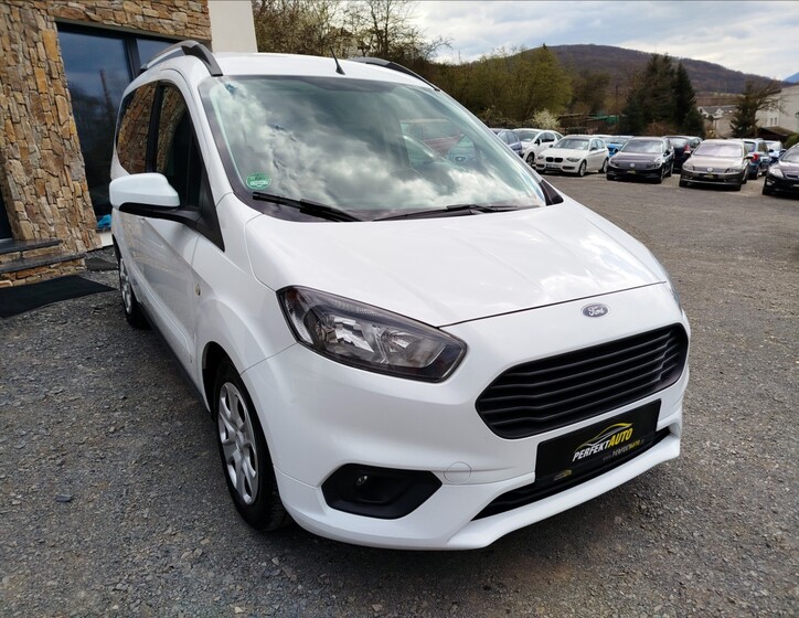 Ford Tourneo Courier 6