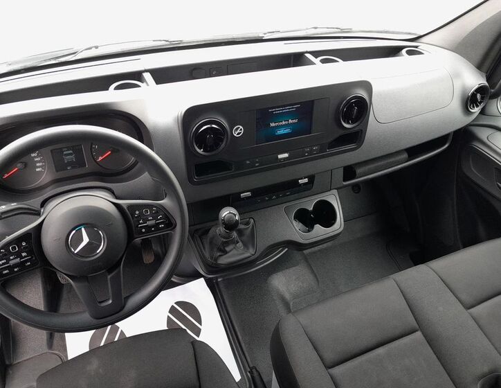 Mercedes-Benz Sprinter 11