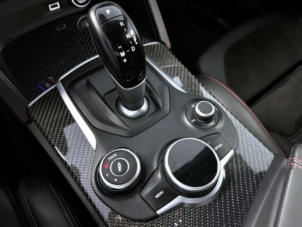 Alfa Romeo Stelvio 21