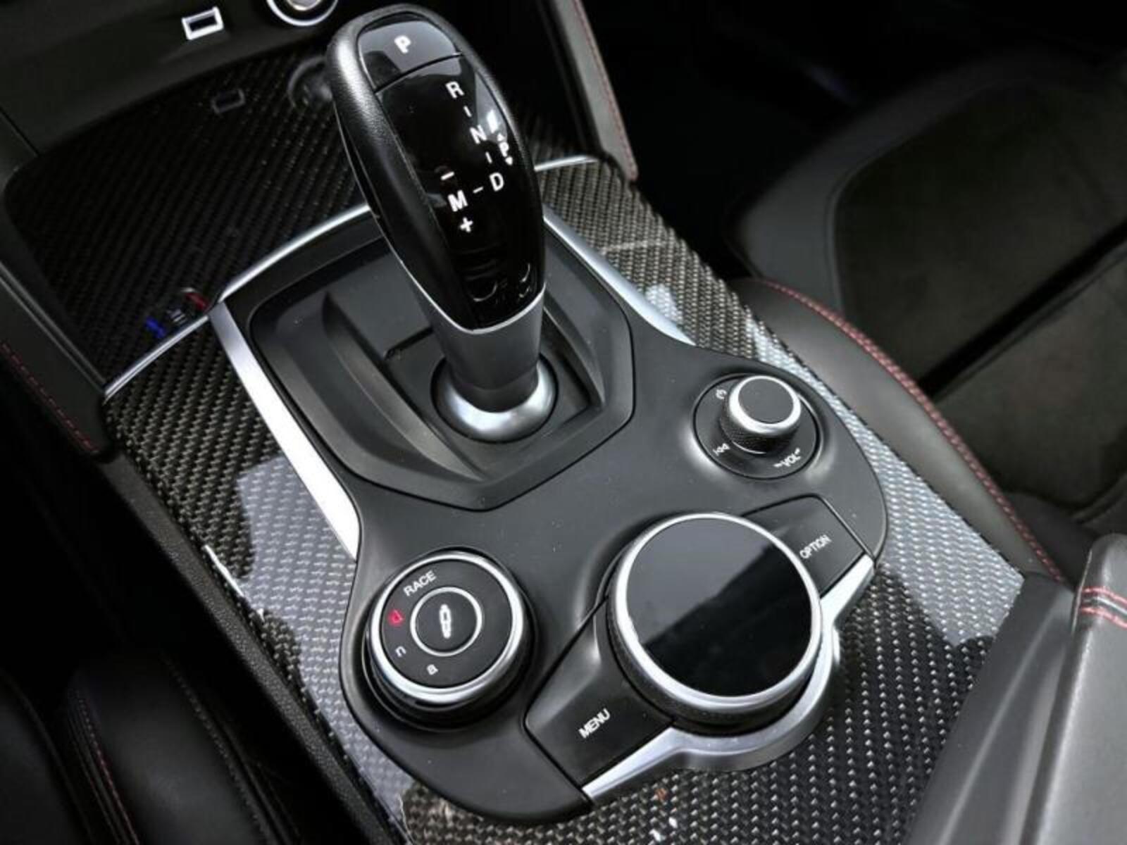 Alfa Romeo Stelvio 21