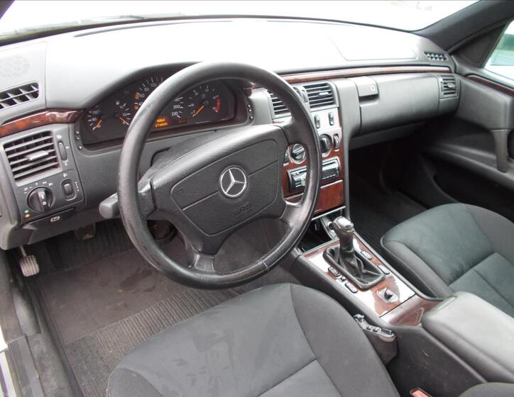 Mercedes-Benz Třídy E 18