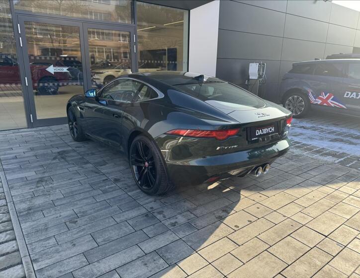 Jaguar F-Type 4