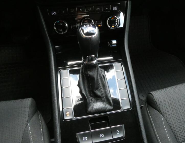 Škoda Superb 30