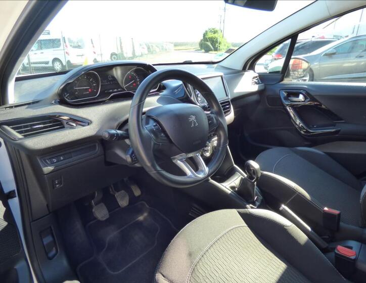Peugeot 208 15