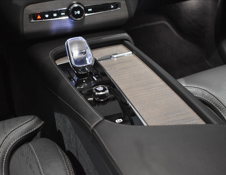 Volvo XC90 13
