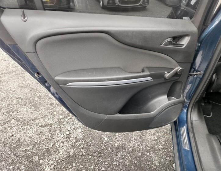 Opel Zafira 22