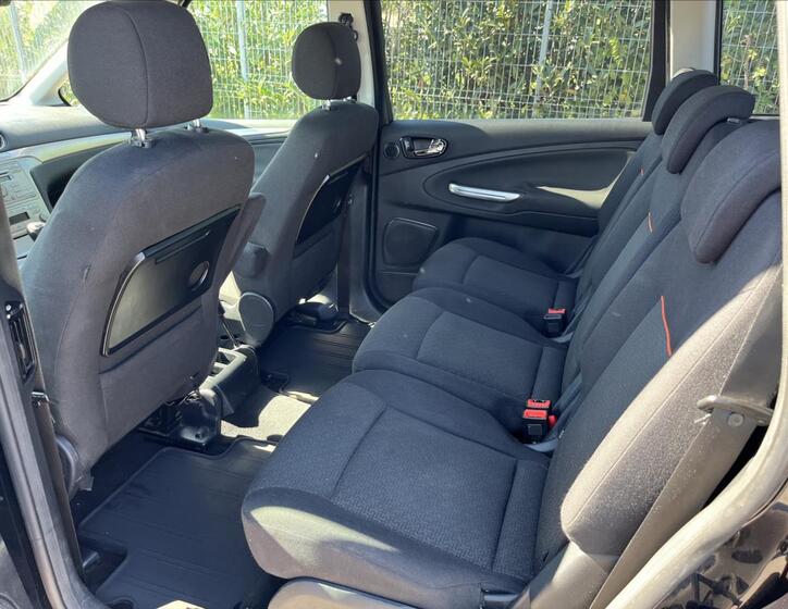 Ford Galaxy 13